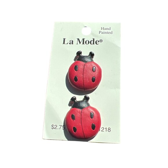 Vintage La Mode 1218 Hand Painted Ladybug Buttons Red Black 2 on Card New - Picture 1 of 4